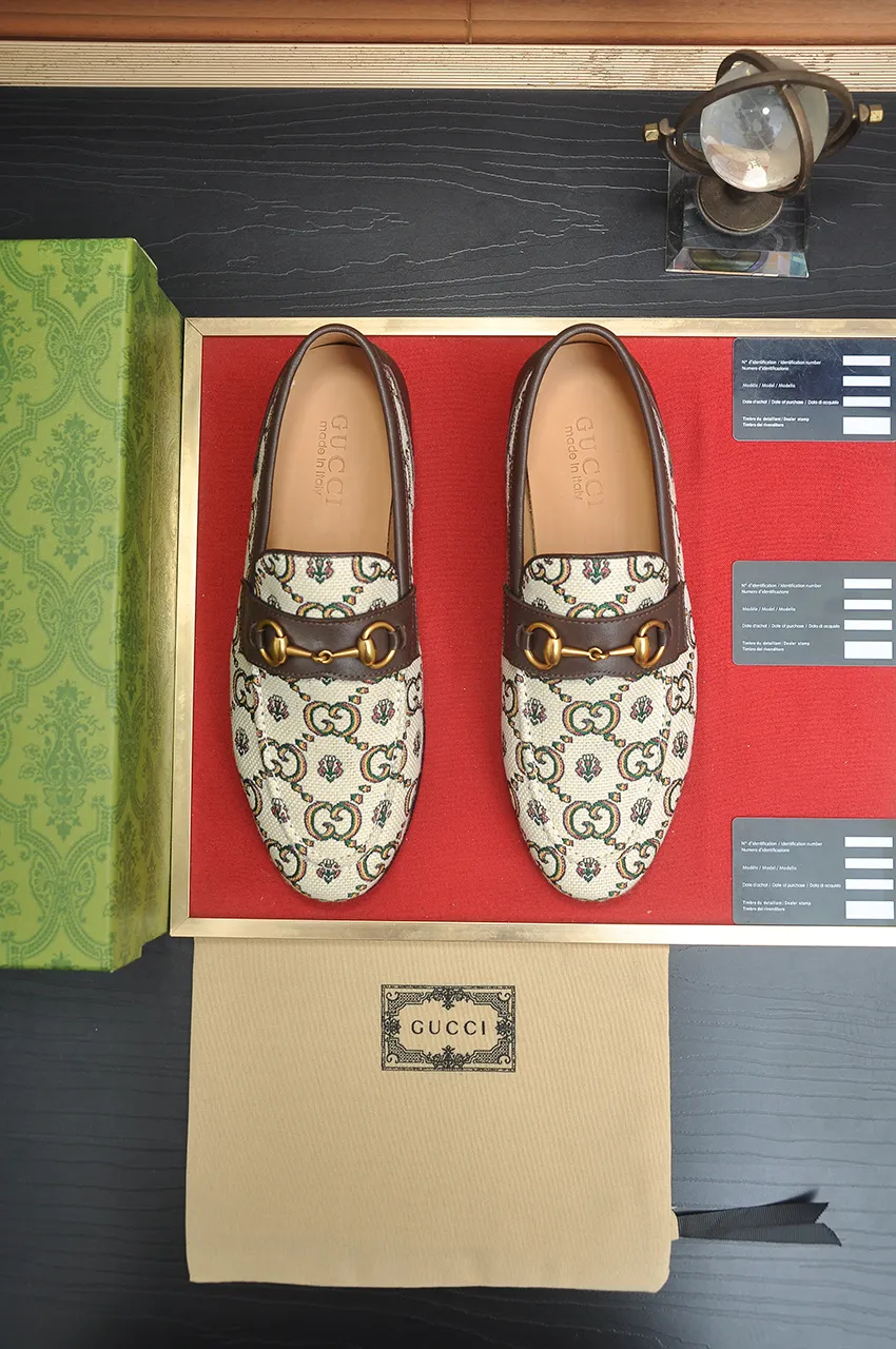 Men's shoes 💰600💶 Brand: GUCCI (Gucci) Standard size: Men's size 38/44 (45 can be customized) Grade: Same as the official website Original quality Material: Original cowhide Water-dyed cowhide lining Original rubber outsole Style category: Men's fashionable casual leather shoes Distinguished big-name luxury elements Top luxury Color: Actual picture